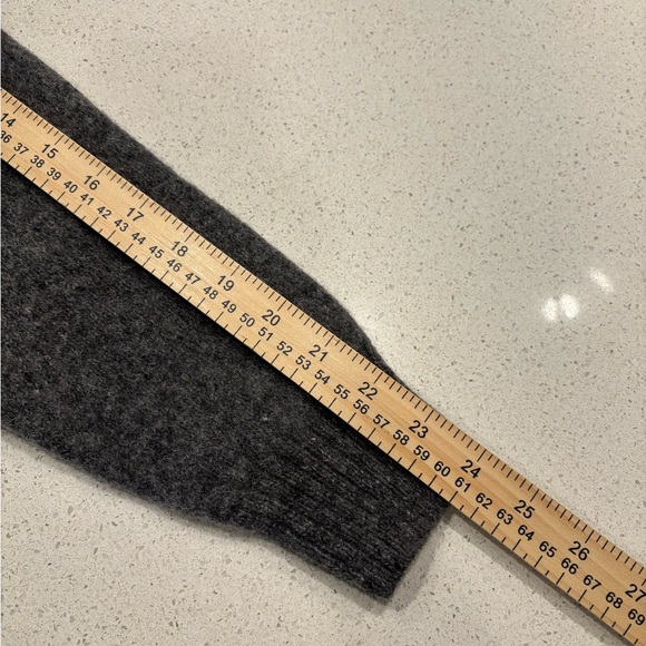 L.L. Bean Men's 100% Wool Gray Sweater, Size L - Picture 7 of 7